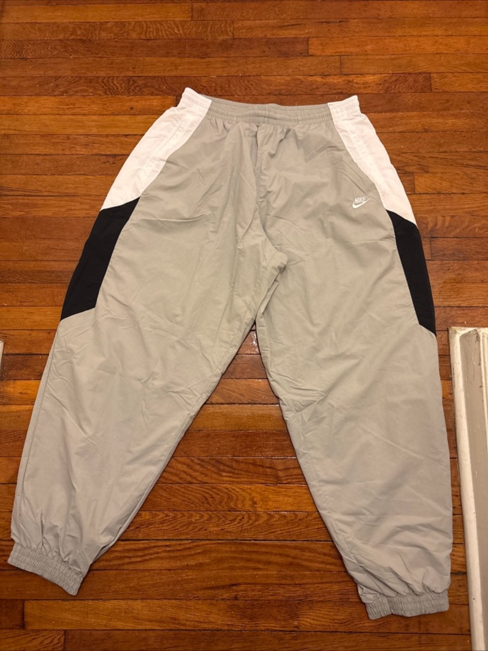 Men’s Nike oversized windbreaker pants size medium